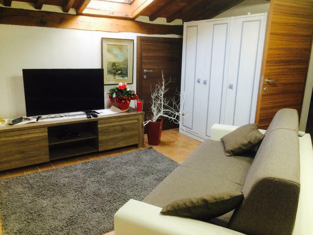 Mansarda Degli Ulivi Apartment Rigomagno Bagian luar foto