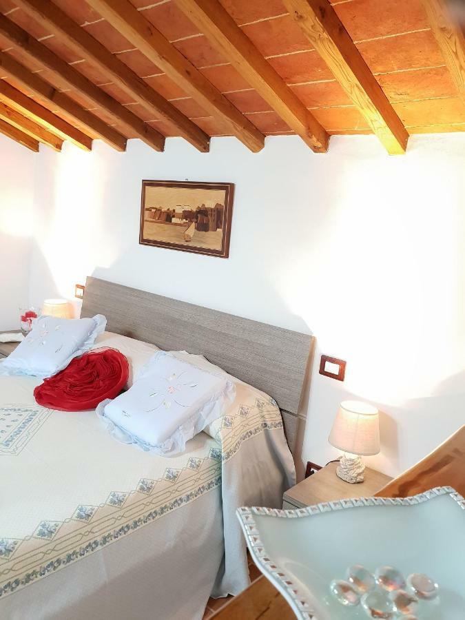 Mansarda Degli Ulivi Apartment Rigomagno Bagian luar foto